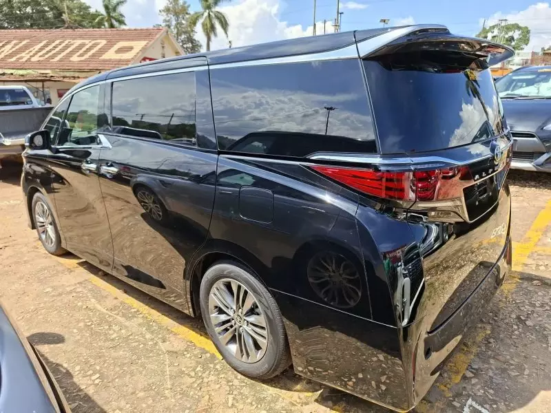 Toyota Alphard   - 2023