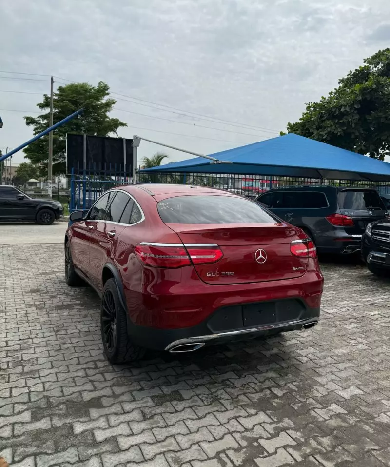 Mercedes-Benz GLC 300   - 2017