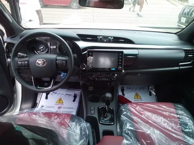 Toyota Hilux   - 2025