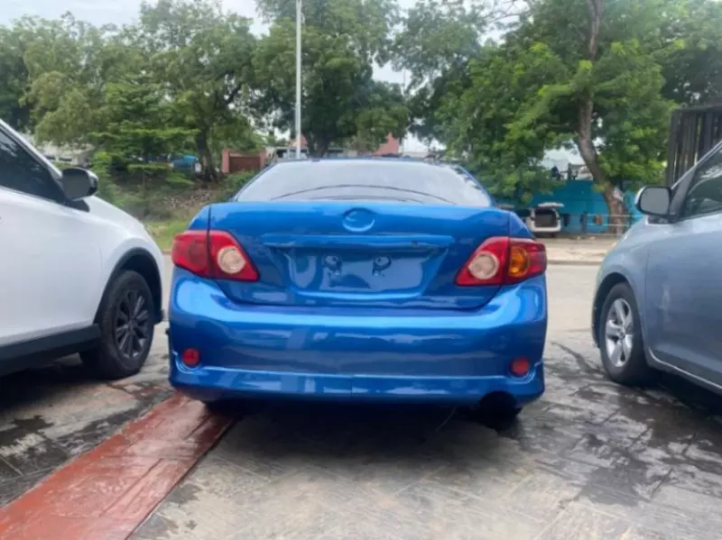 Toyota Corolla   - 2009