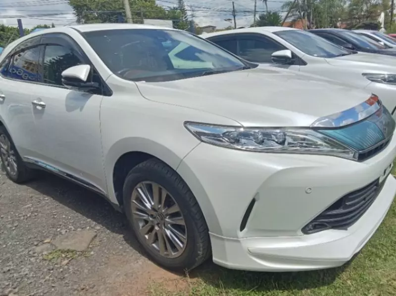 Toyota Harrier   - 2017