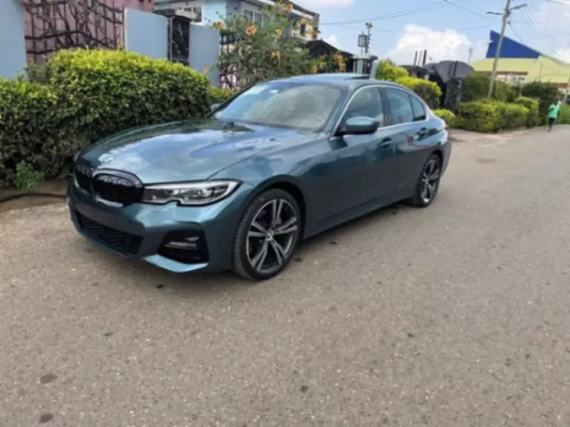 BMW 330i