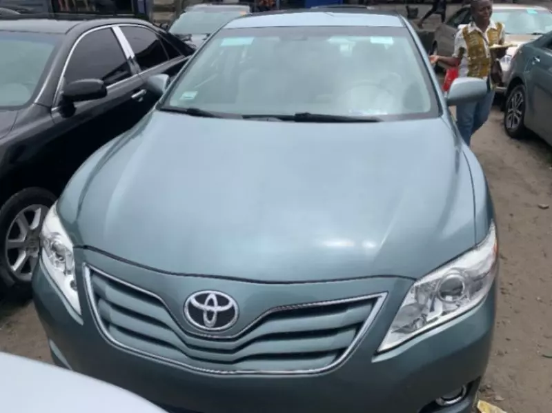 Toyota camry   - 2010