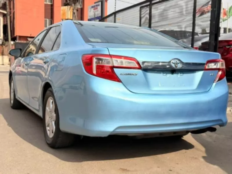 Toyota Camry   - 2012