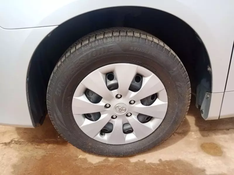 Toyota Noah   - 2011