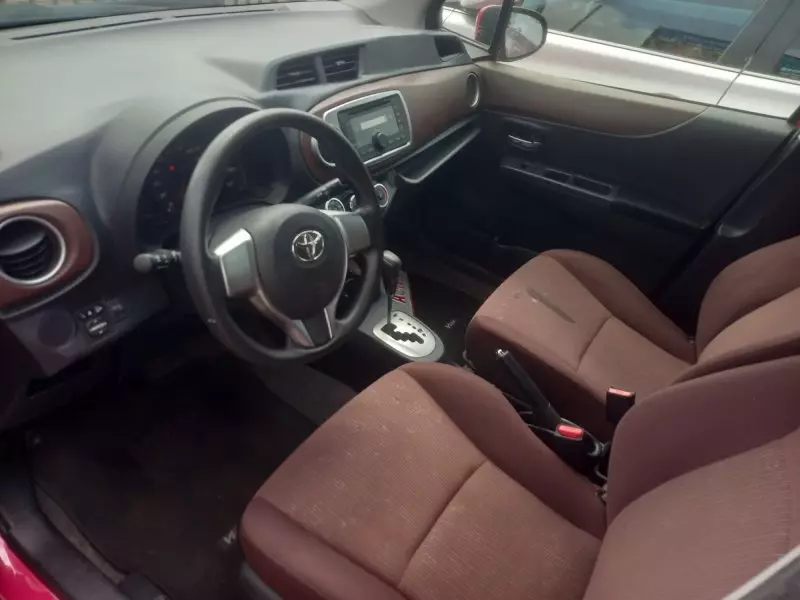 Toyota Vitz   - 2012