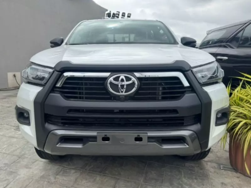 Toyota Hilux   - 2025