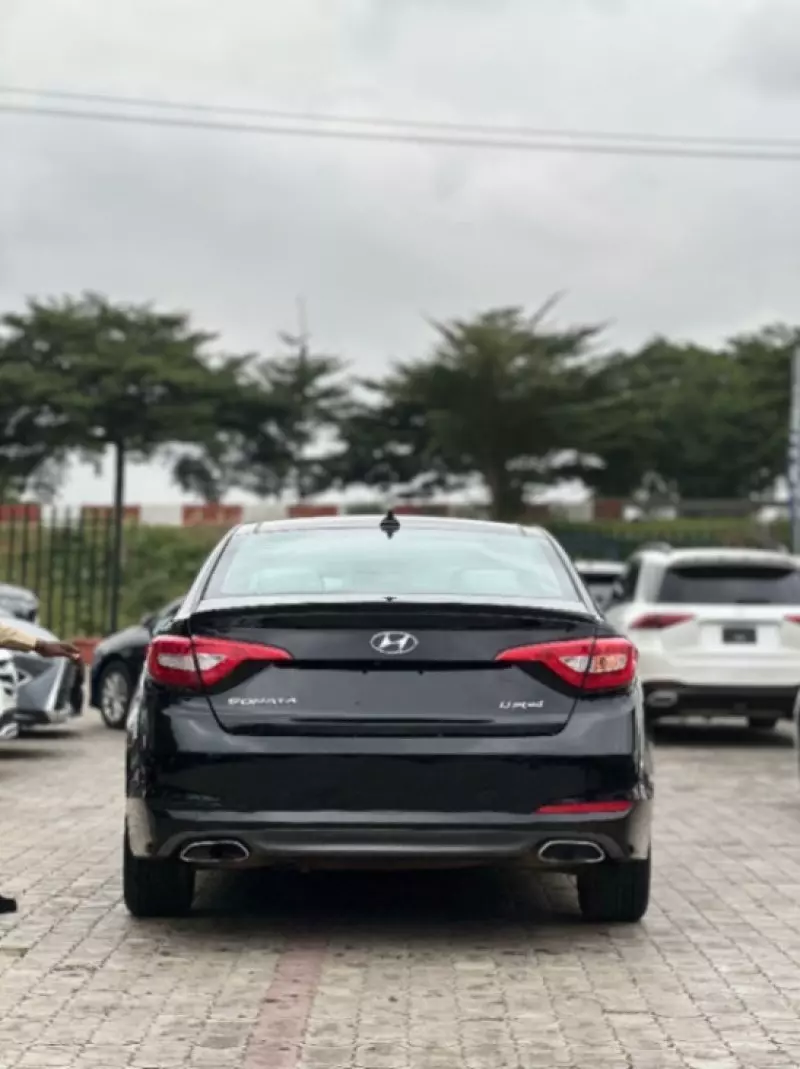 Hyundai Sonata   - 2015
