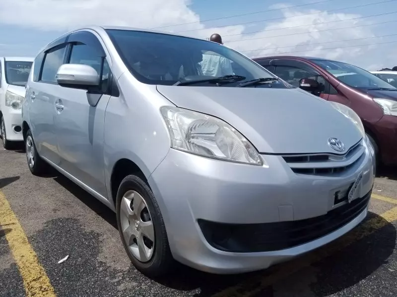 Toyota Passo Sette   - 2011