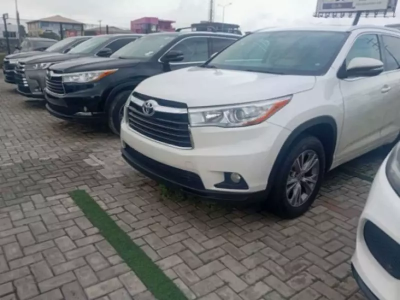 Toyota Highlander   - 2014