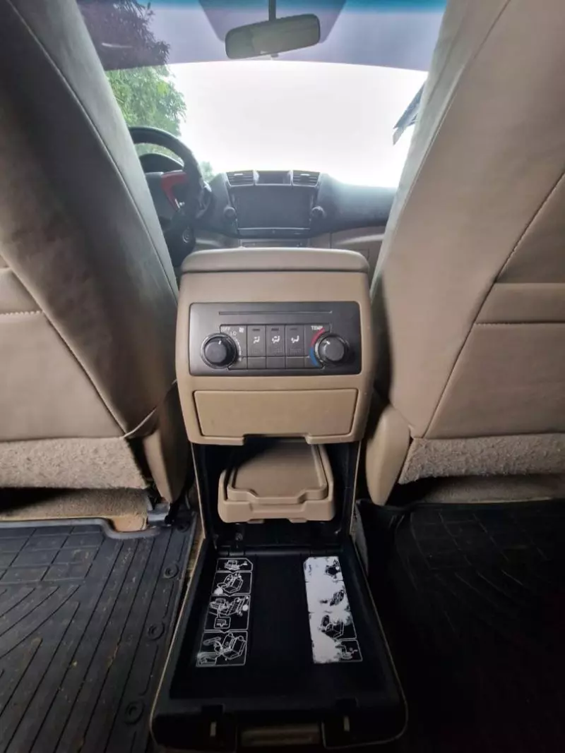 Toyota Highlander   - 2010