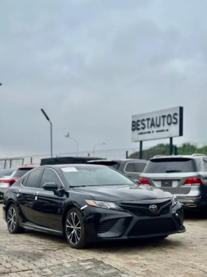 Toyota Camry   -