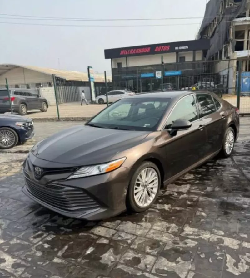 Toyota Camry   - 2018