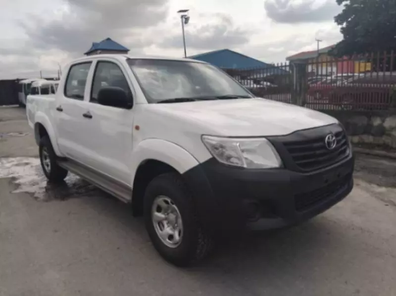 Toyota Hilux   - 2012