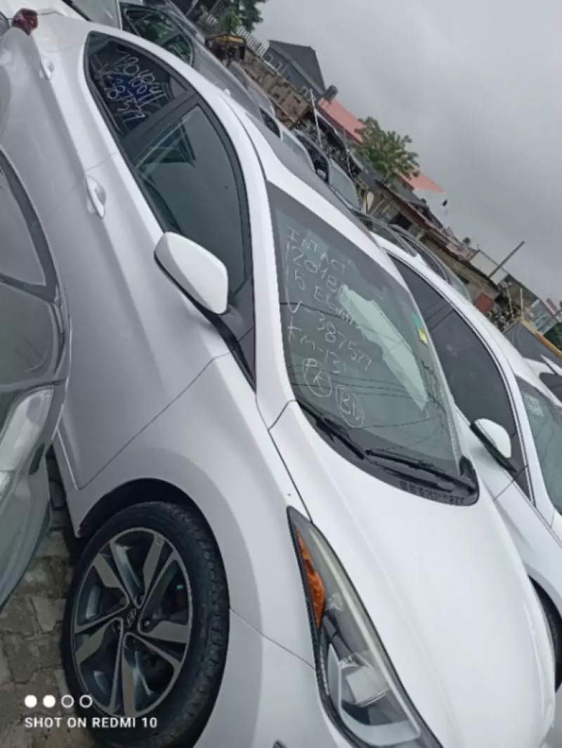 Hyundai Elantra   - 2015
