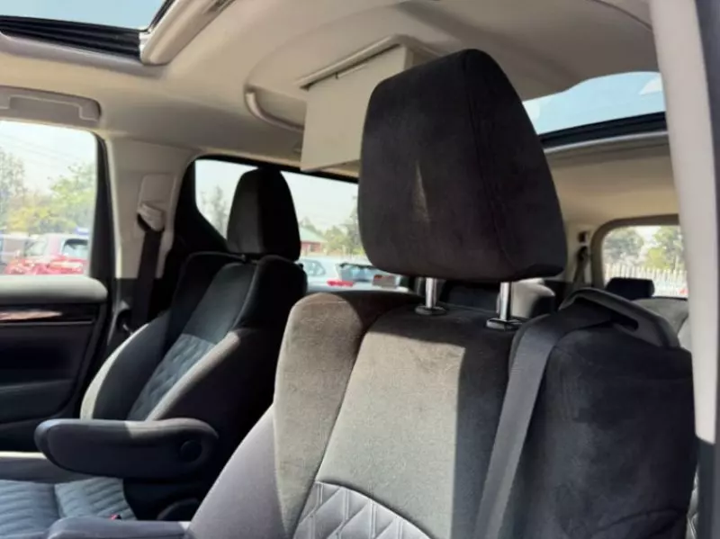 Toyota Alphard   - 2018