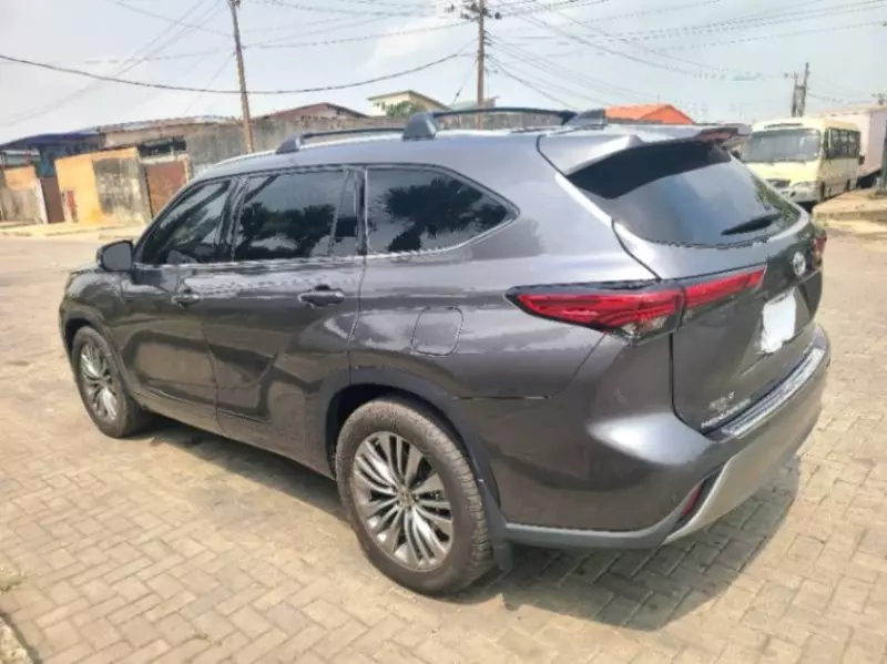 Toyota Highlander   - 2022