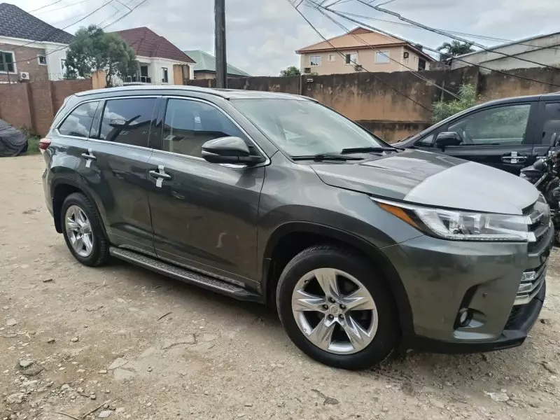 Toyota Highlander   - 2014