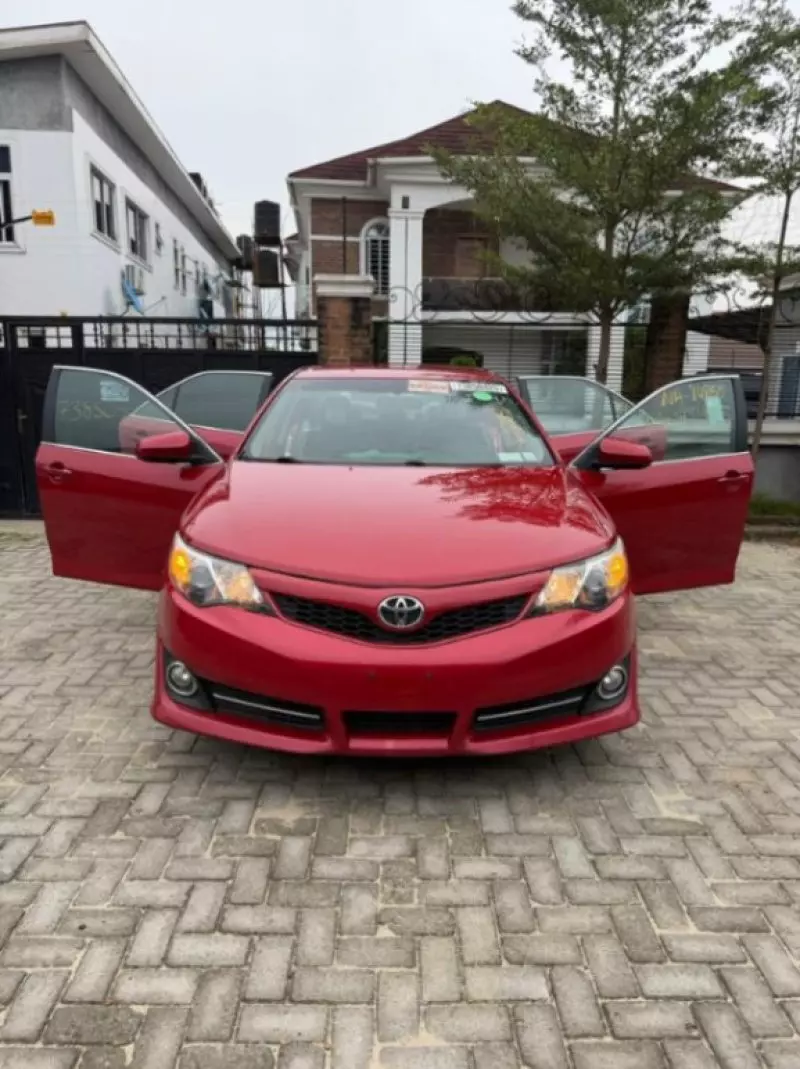 Toyota Camry - 2012