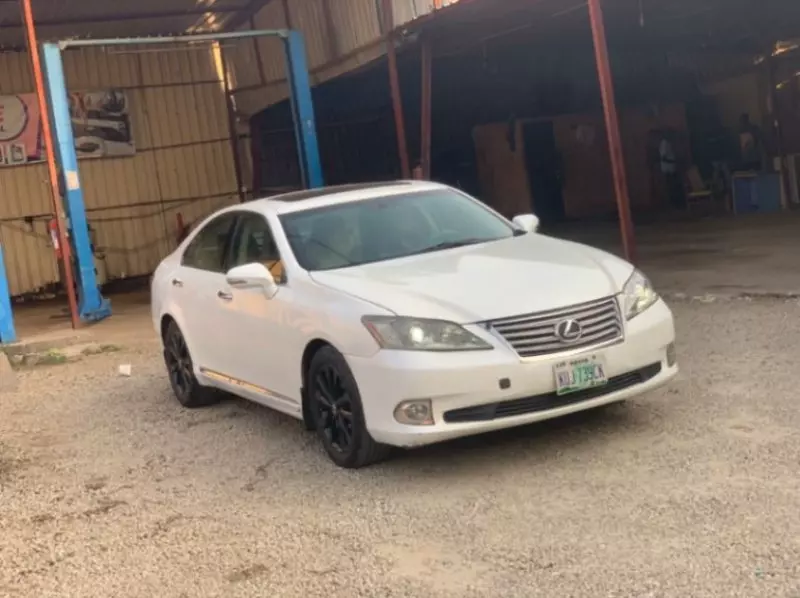 Lexus ES 350   - 2010