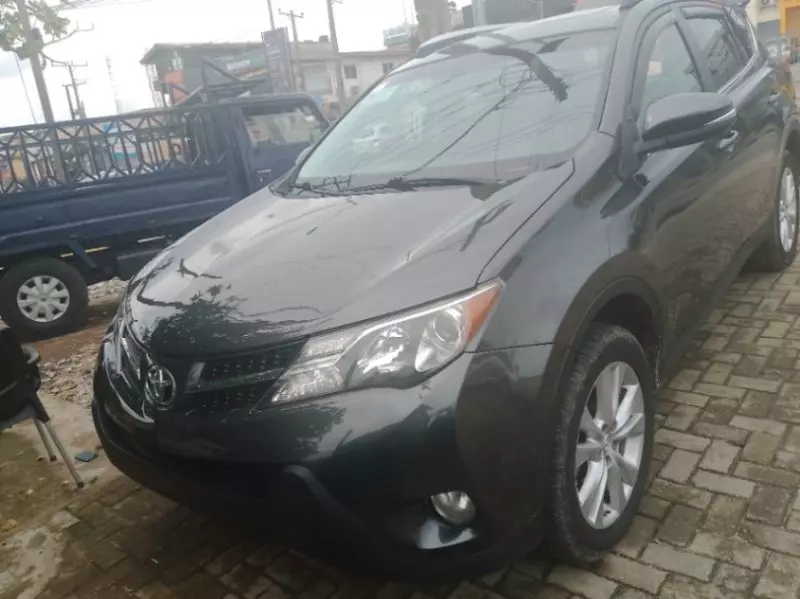 Toyota RAV 4   - 2015