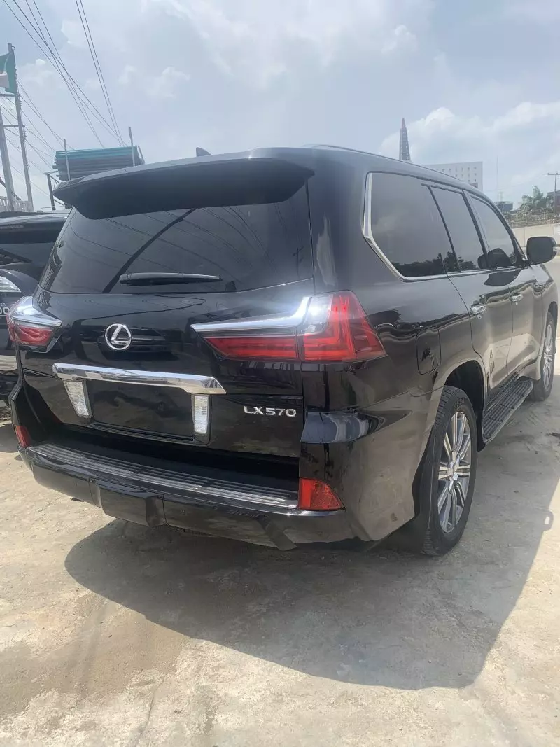 Lexus LX 570   - 2017