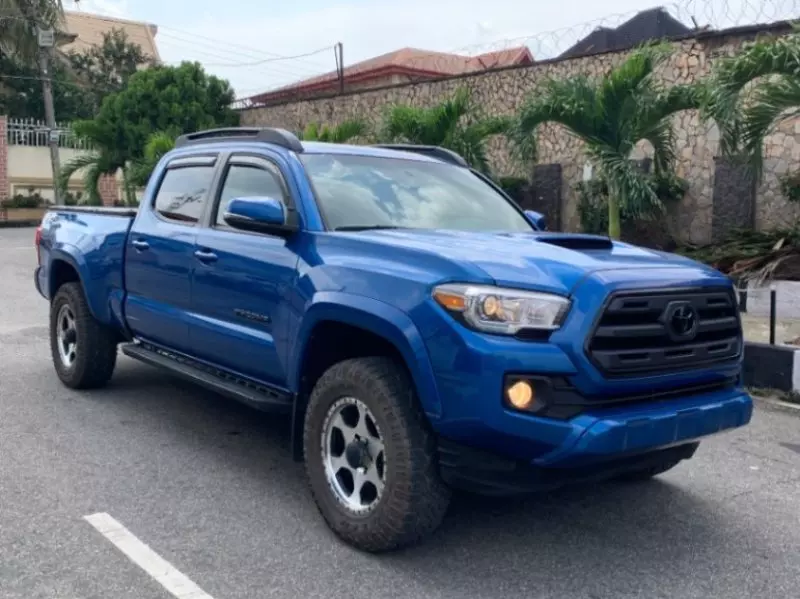 Toyota Tacoma   - 2016