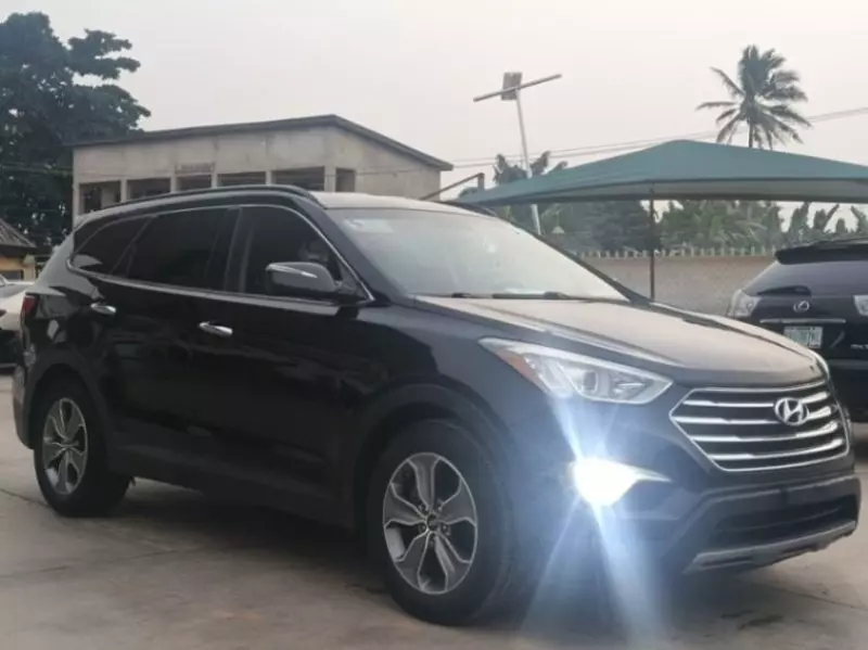 Hyundai Santa Fe   - 2013