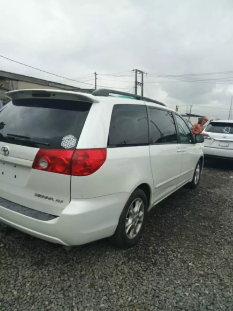 Toyota Sienna - 2006
