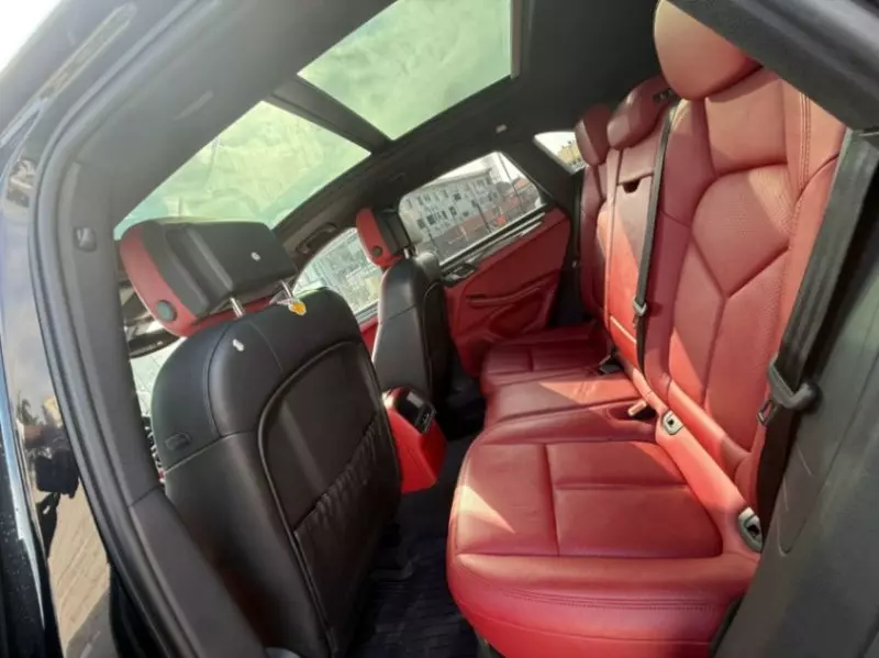 PORSCHE Macan - 2015