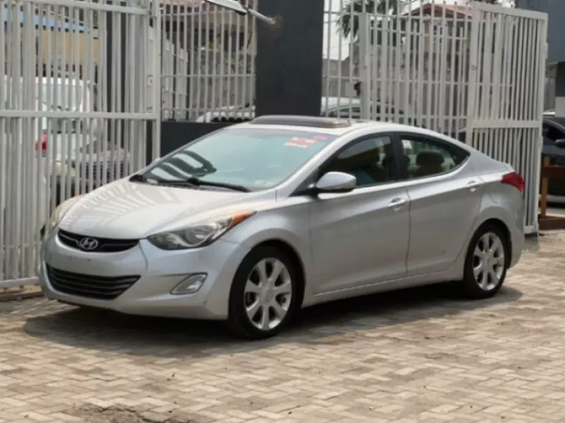 Hyundai Elantra   - 2013