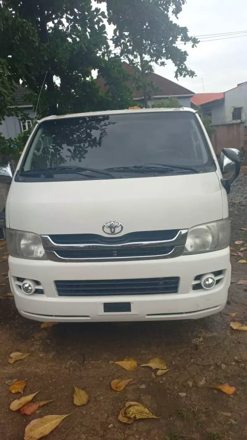 Toyota Hiace   - 2010