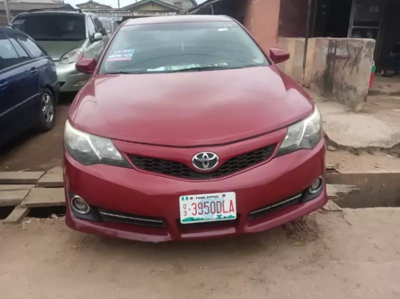 Toyota Camry   - 2013