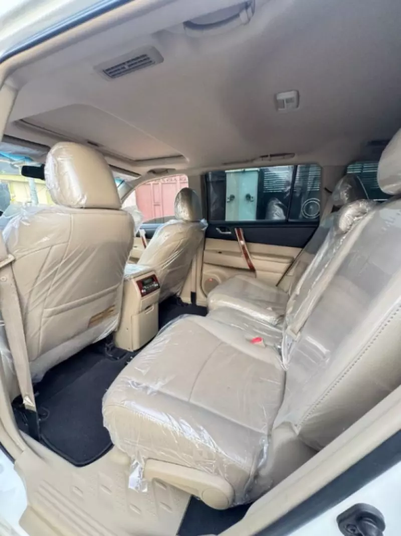 Toyota Highlander   - 2013