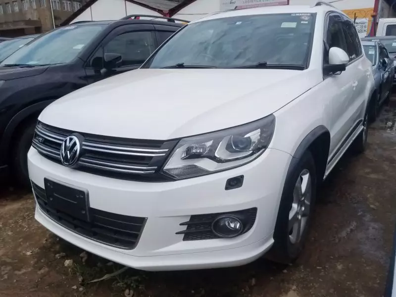 Volkswagen Tiguan   - 2012
