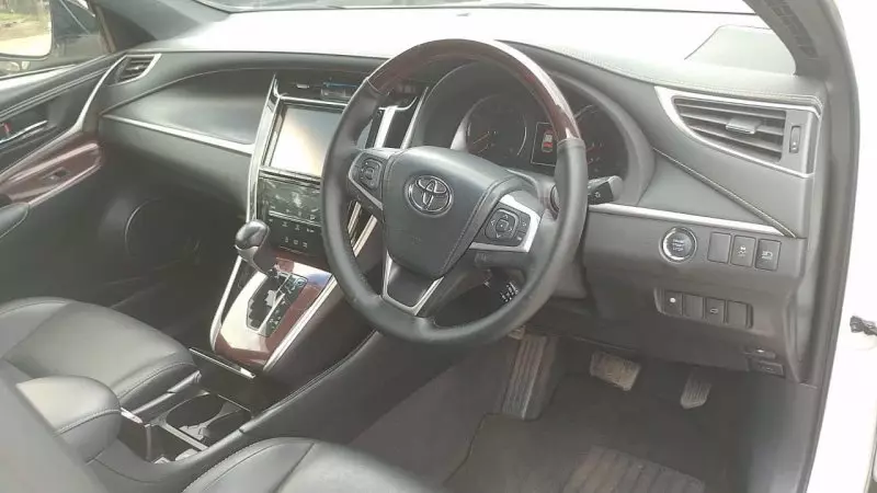 Toyota Harrier   - 2016