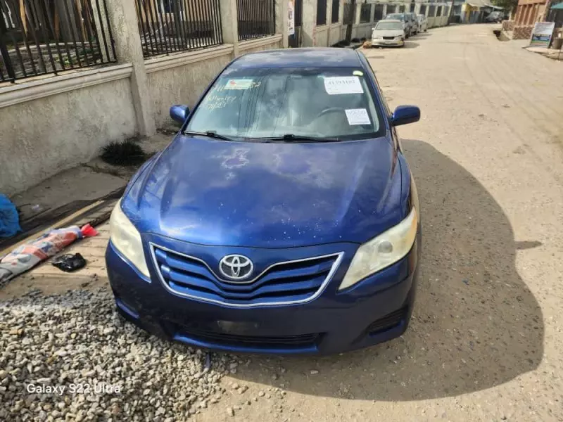 Toyota Camry   - 2010