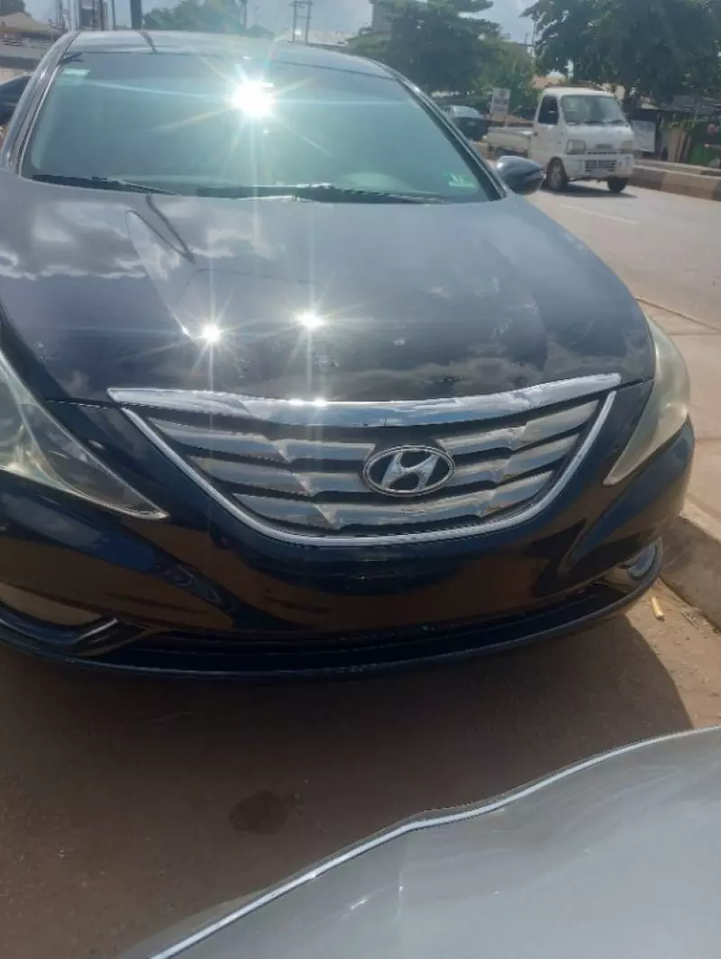 Hyundai Sonata   - 2012