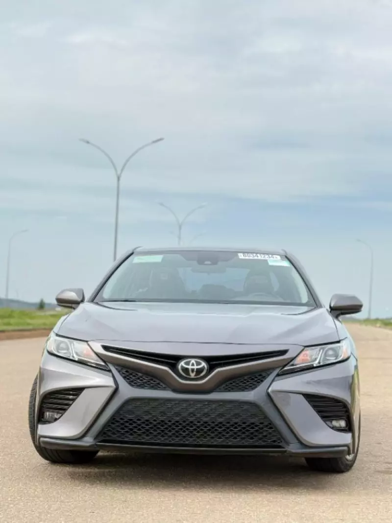 Toyota Camry   - 2018