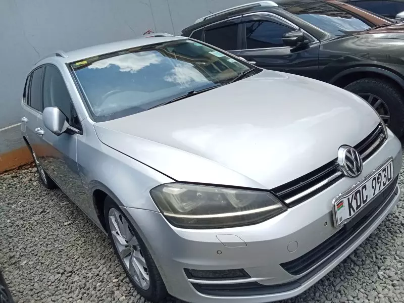 Volkswagen Golf   - 2014