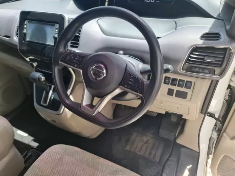 Nissan Serena   - 2018