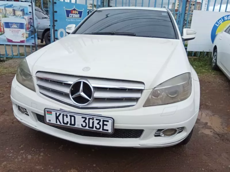 Mercedes-Benz C200   - 2010