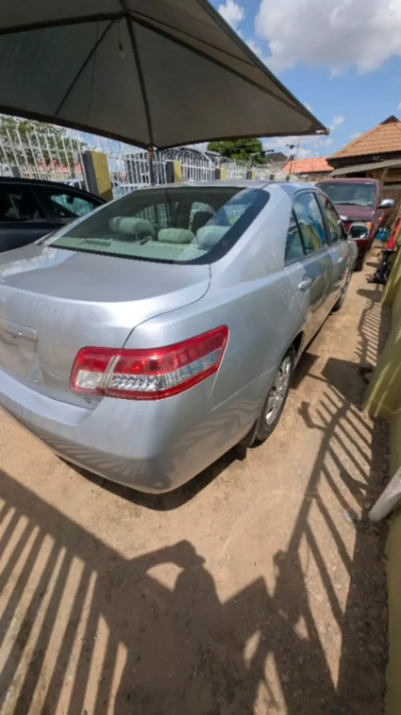 Toyota Camry   - 2010