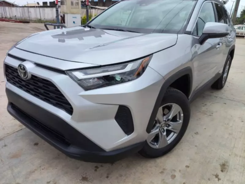 Toyota RAV 4   - 2025