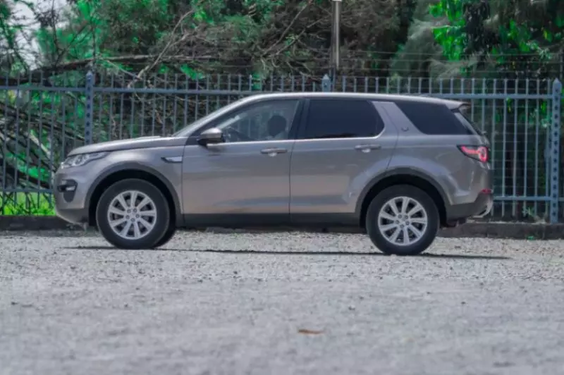 Land Rover Discovery   - 2015