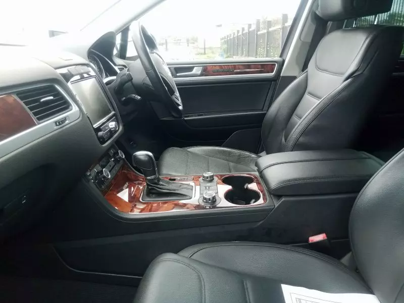 Volkswagen Touareg   - 2012