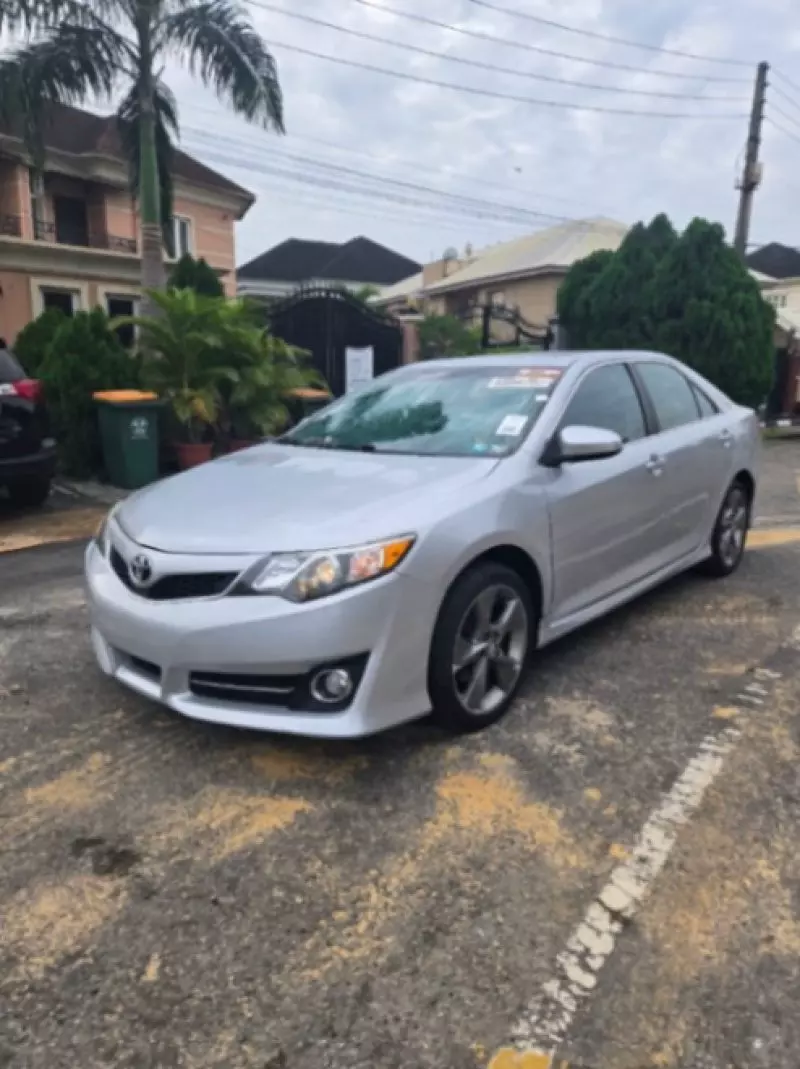 Toyota Camry   - 2012