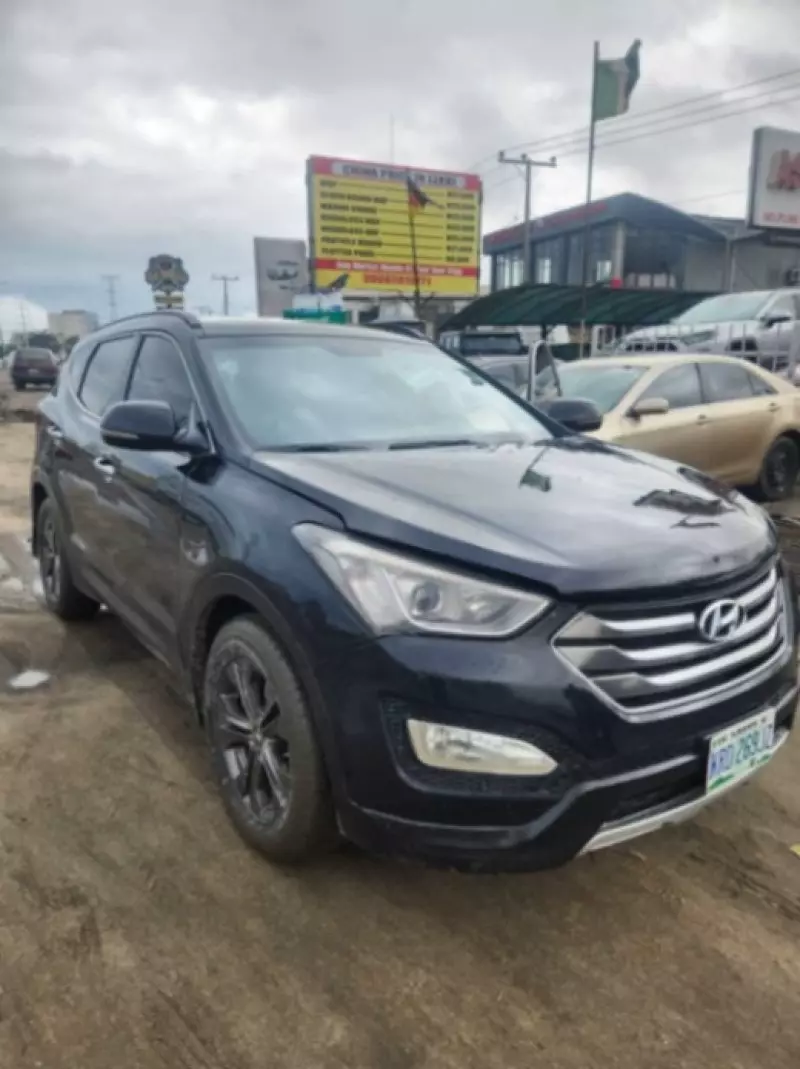 Hyundai Santa Fe   - 2015