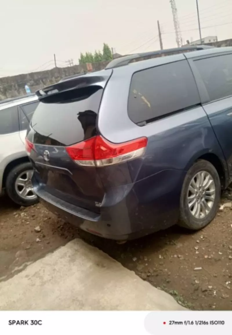 Toyota Sienna   - 2013