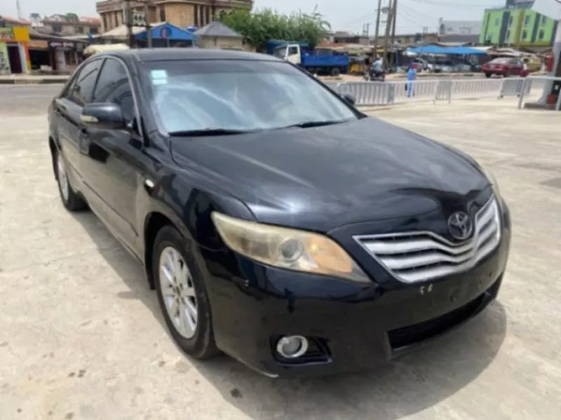 Toyota Camry   - 2010